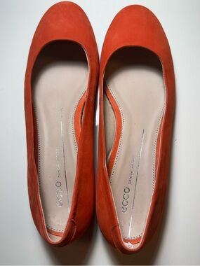 Ecco Women’s Orange Suede Ballet Flats